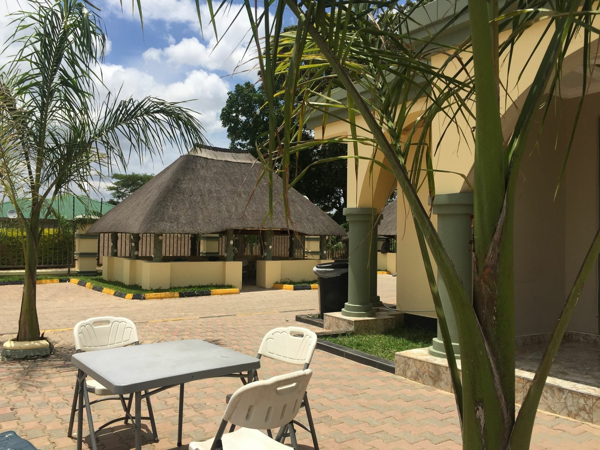 The Prince Charles Hotel Lusaka Exterior foto