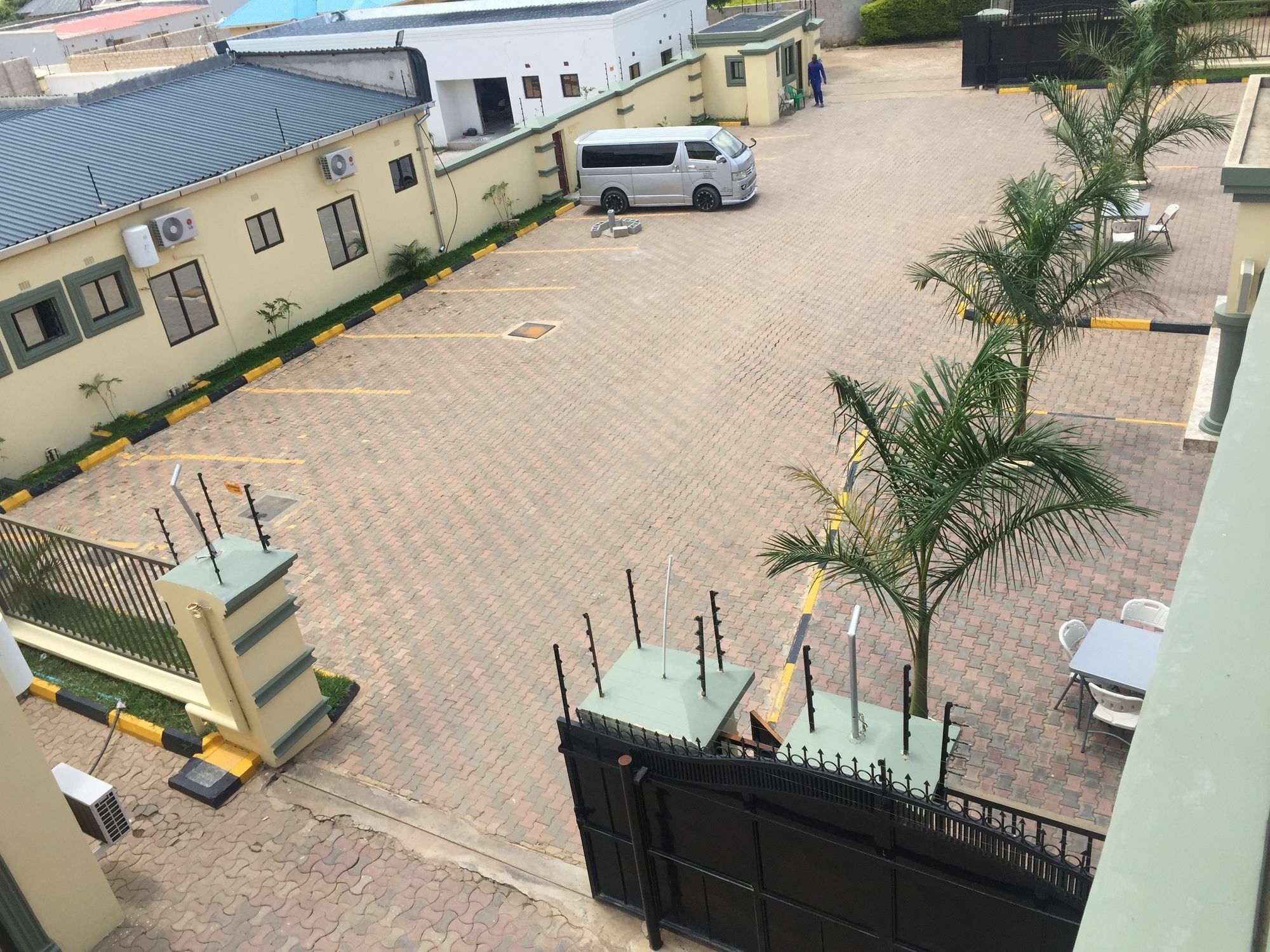 The Prince Charles Hotel Lusaka Exterior foto