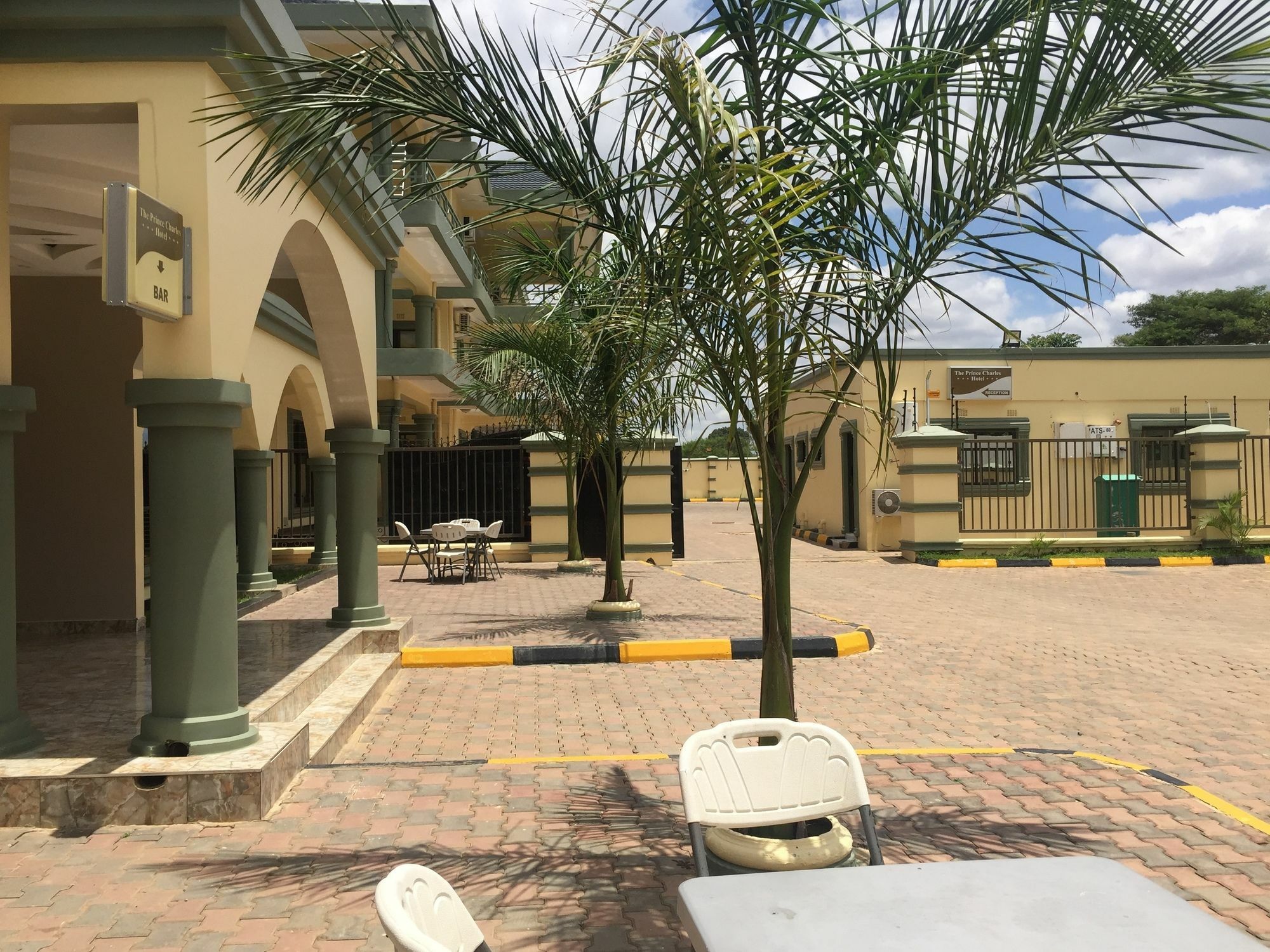 The Prince Charles Hotel Lusaka Exterior foto